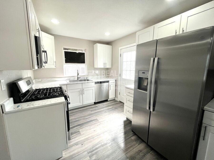 1209 Florence Ave - Photo 4 of 18