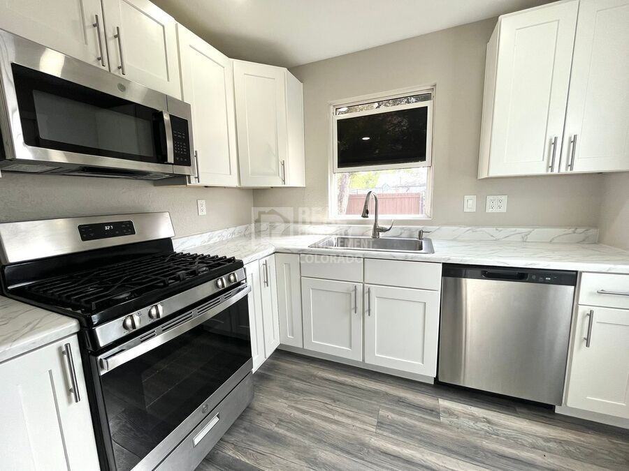 1209 Florence Ave - Photo 5 of 18