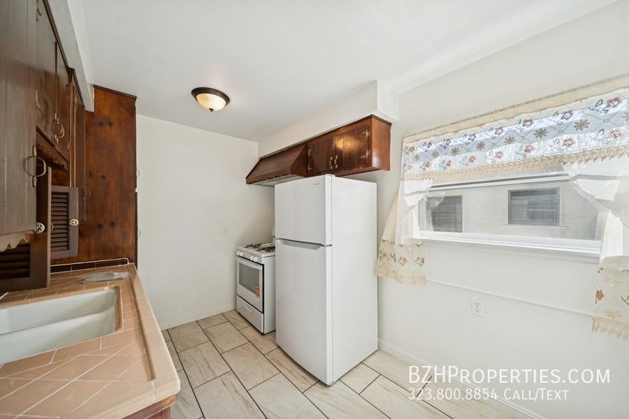 5319 Vantage Ave #5 - Photo 4 of 10