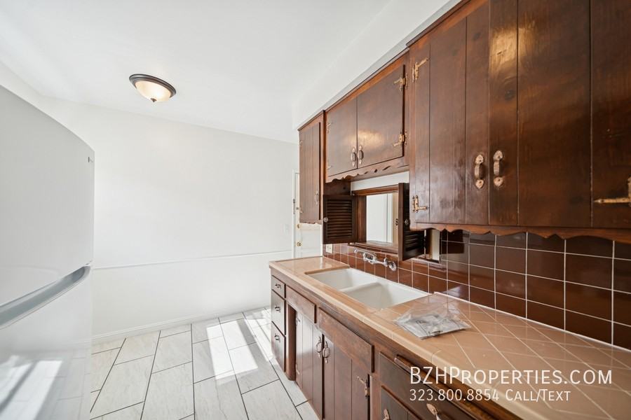 5319 Vantage Ave #5 - Photo 6 of 10