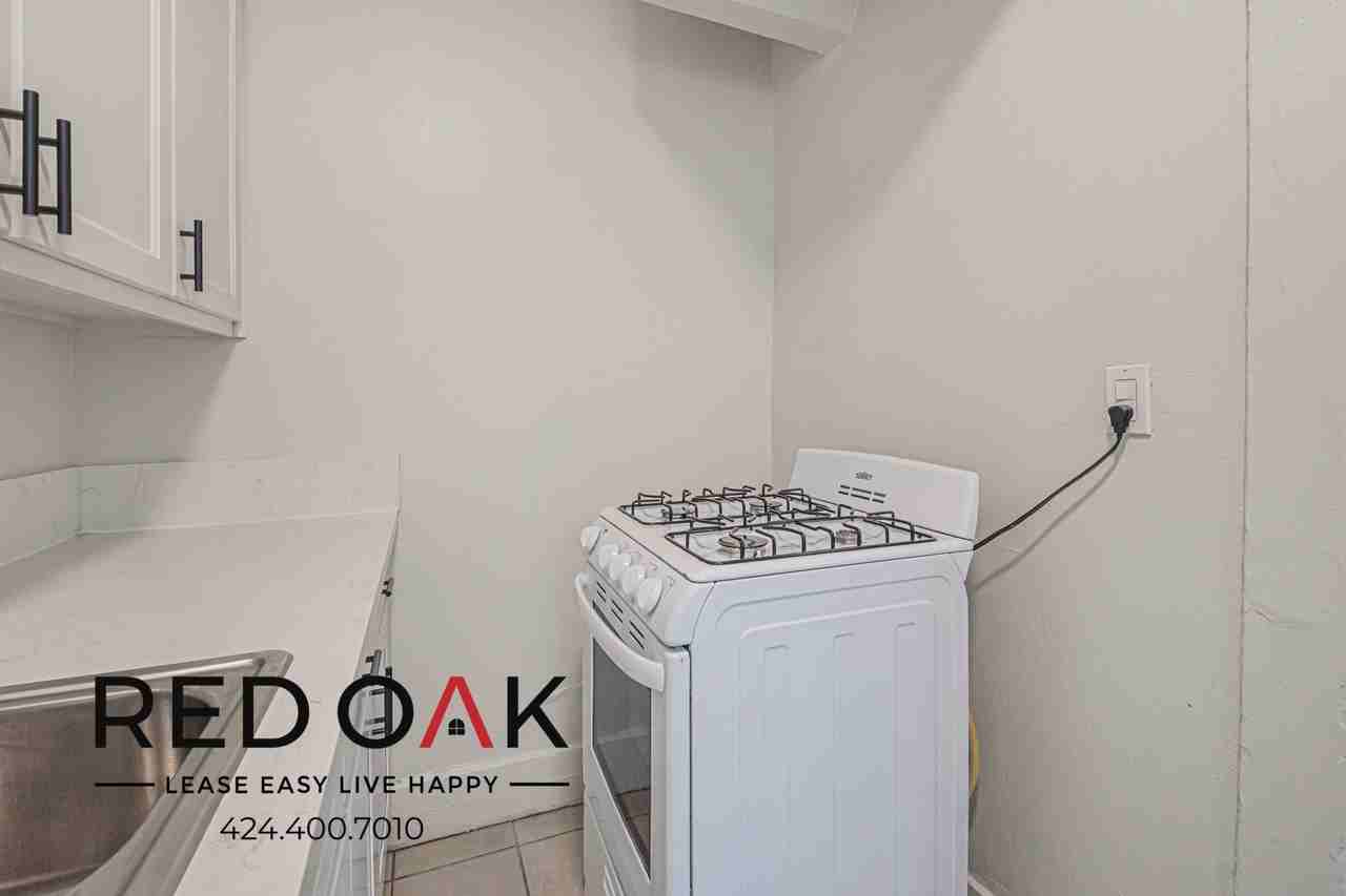 816 S Park View St - Photo 6 of 13