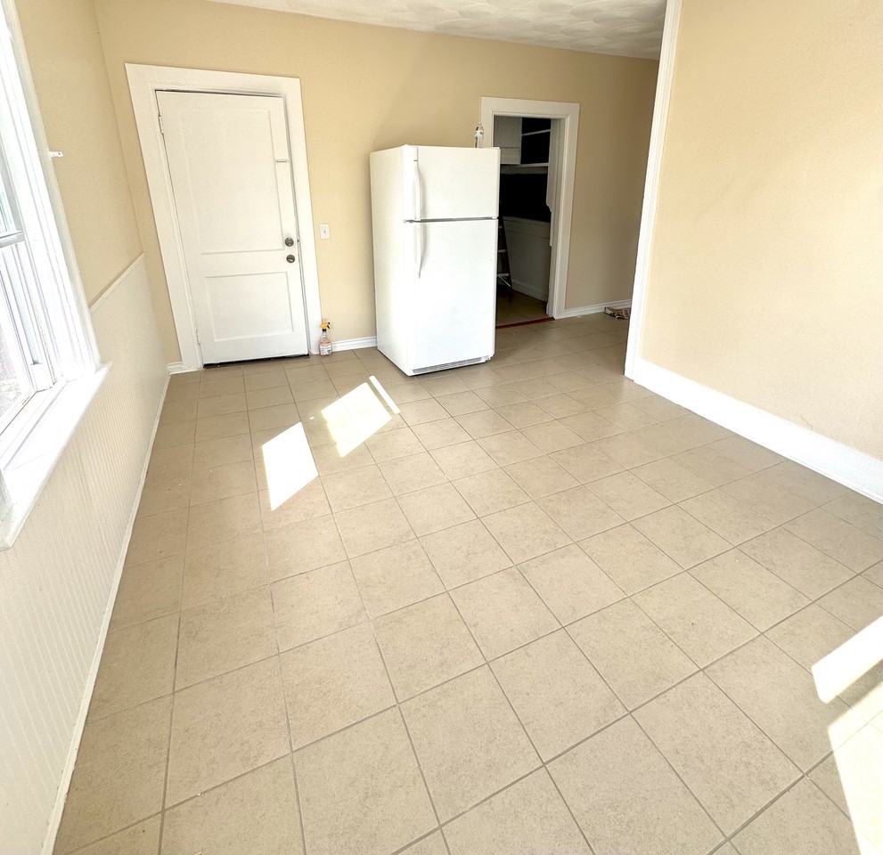 104 Home Ave #2 - Photo 5 of 9