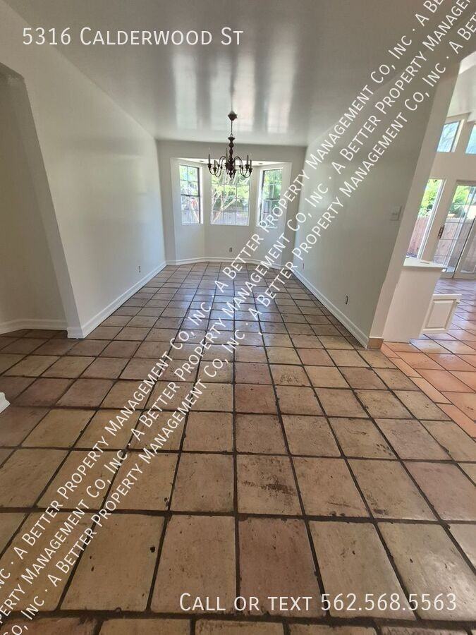 5316 E Calderwood St - Photo 5 of 13