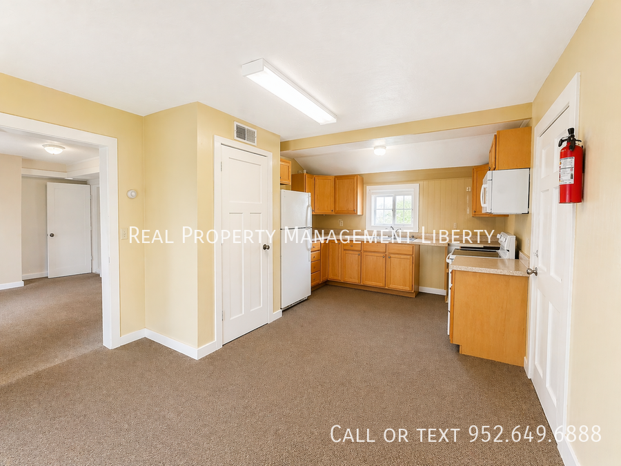 412 N Cedar St #2 - Photo 3 of 9