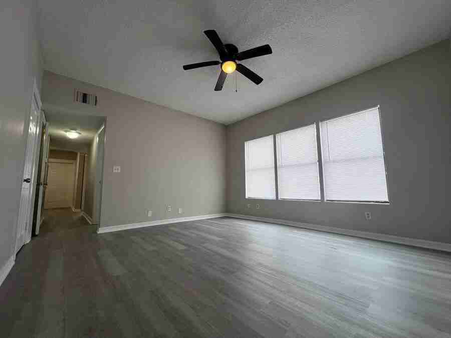 163 Avenue A Se #1 - Photo 3 of 9