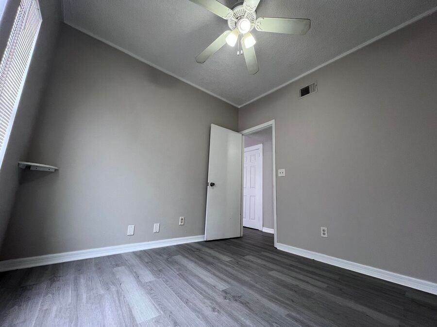 163 Avenue A Se #1 - Photo 5 of 9