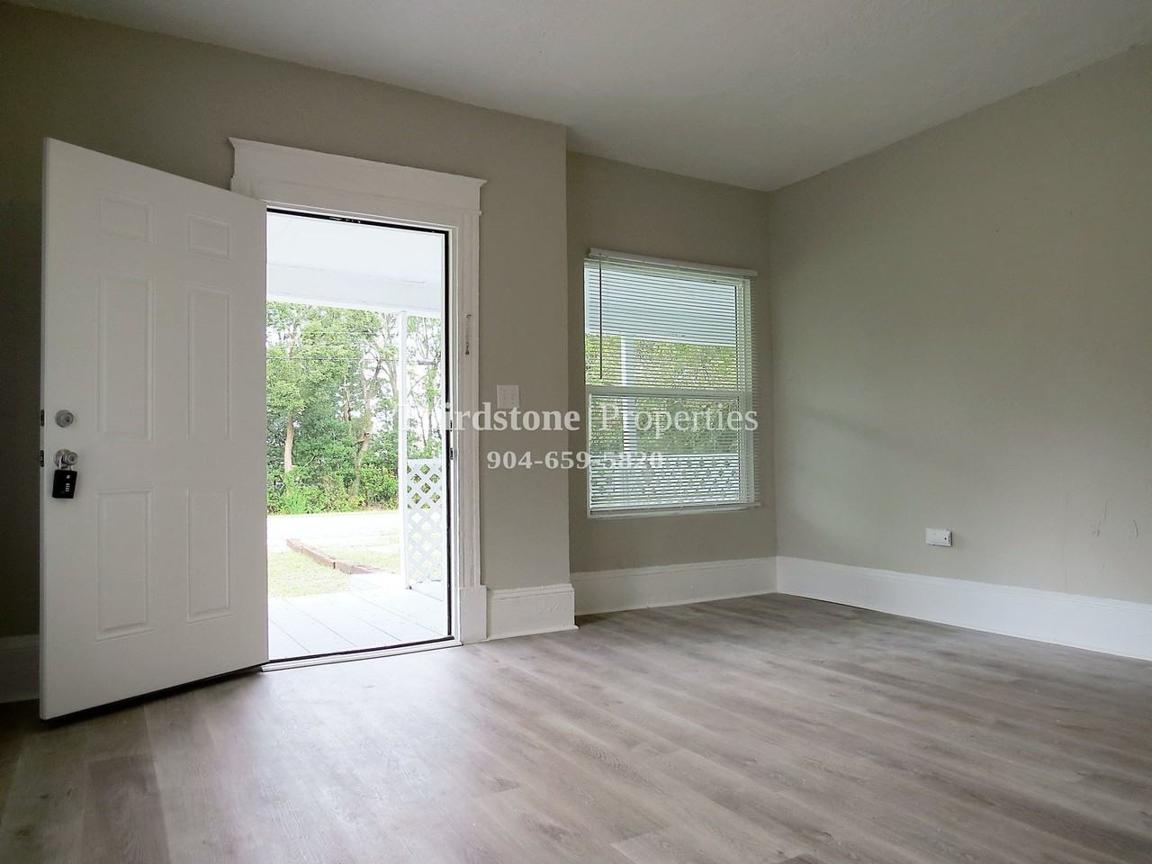 3326 W 1st St - Photo 2 of 15