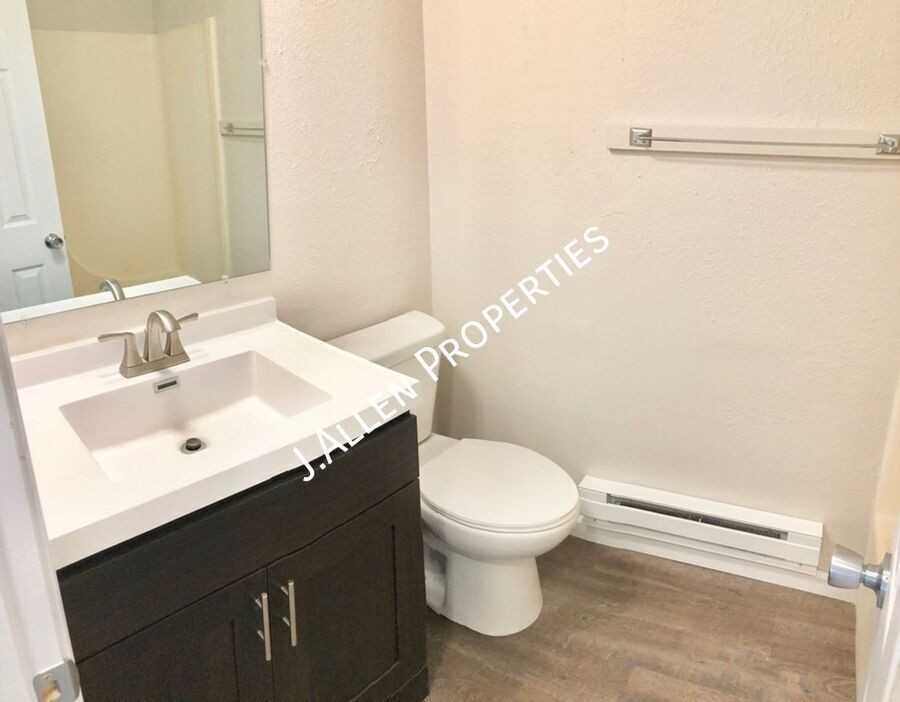 1805 Parker Cir #B - Photo 2 of 6