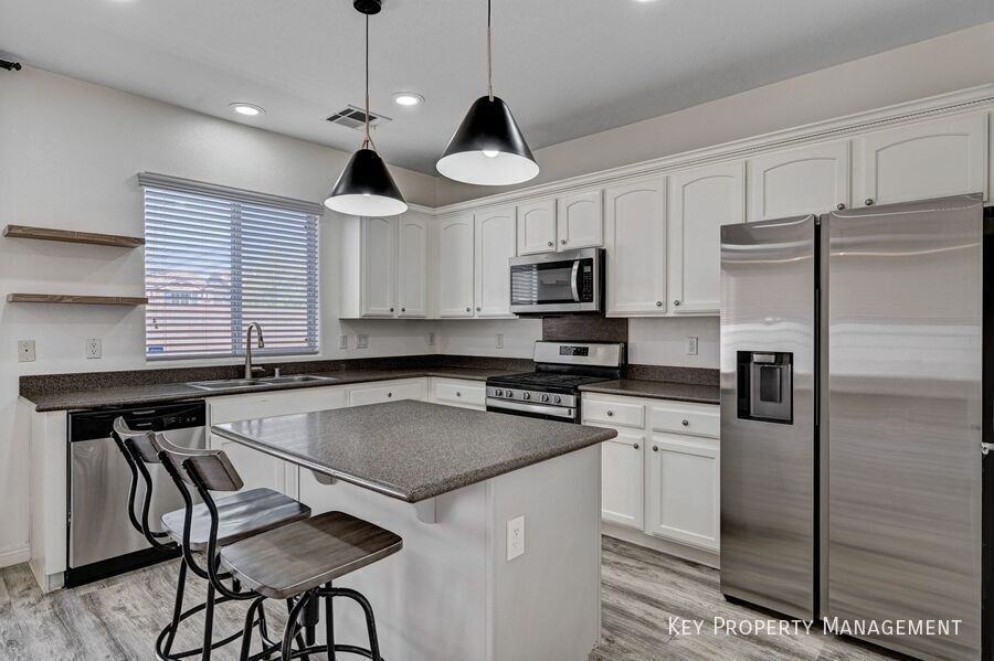 9072 Burning Sun Ave - Photo 2 of 25