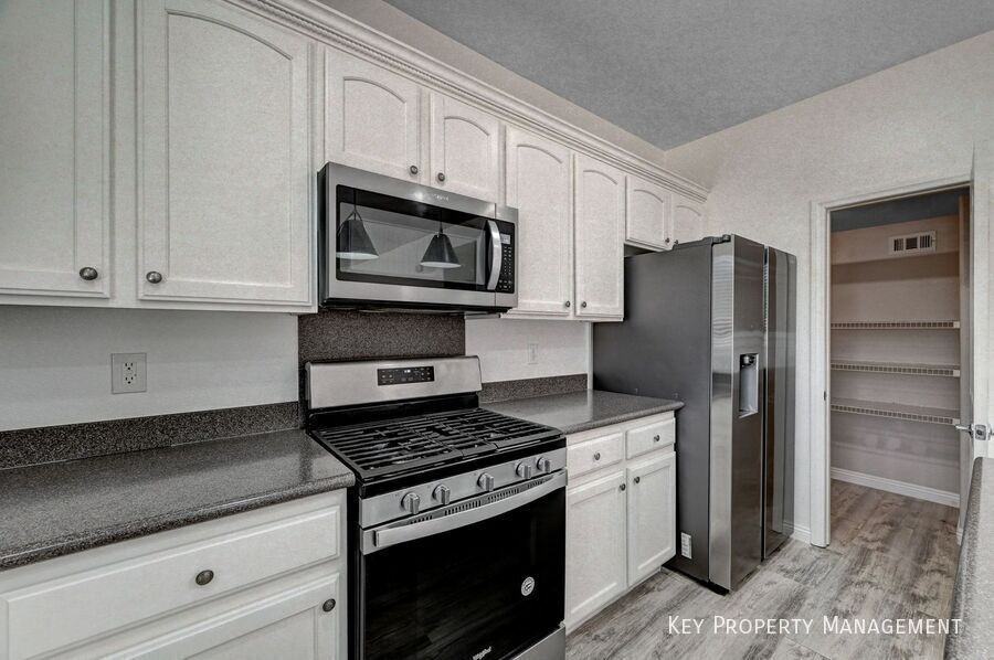 9072 Burning Sun Ave - Photo 3 of 25