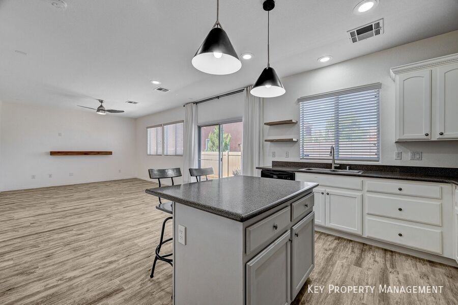 9072 Burning Sun Ave - Photo 5 of 25