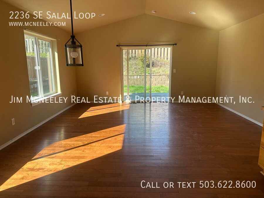 2236 Se Salal Loop - Photo 3 of 21