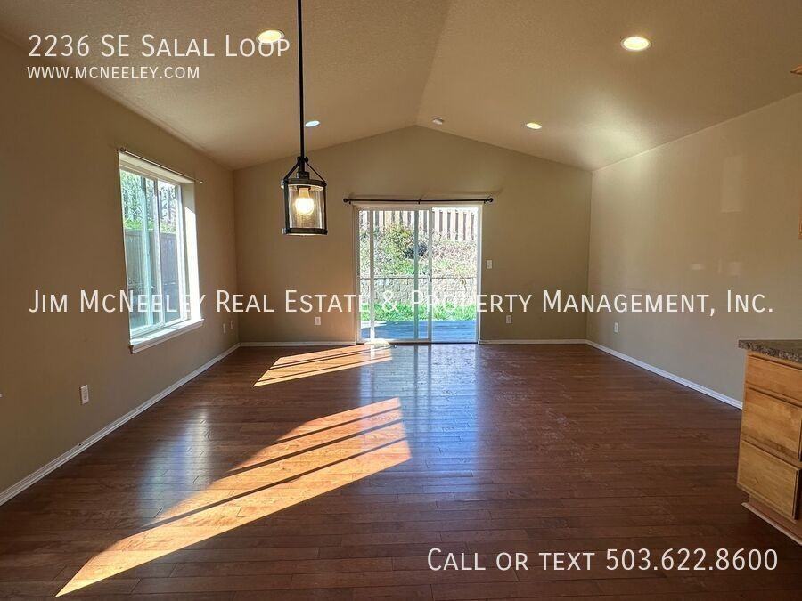 2236 Se Salal Loop - Photo 4 of 21