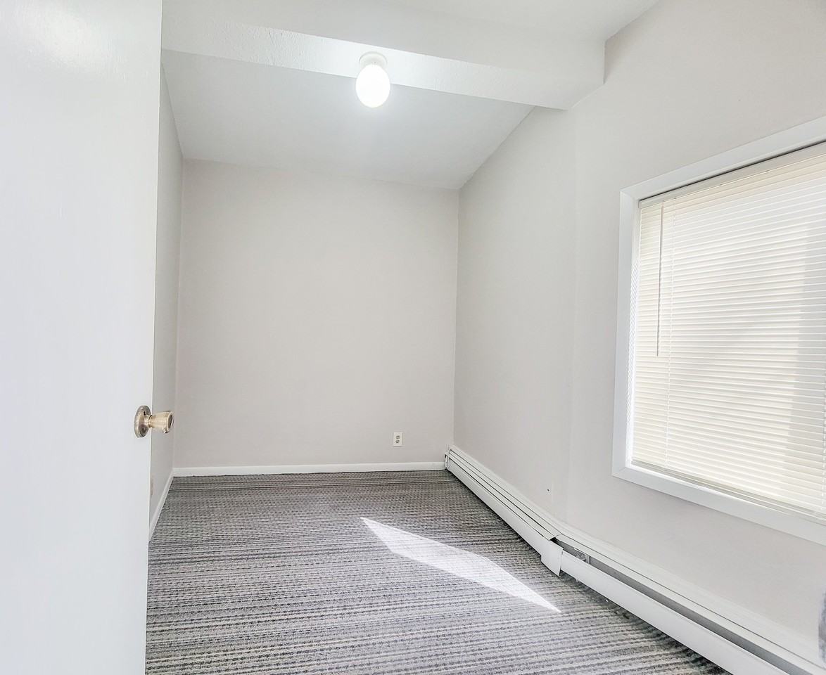 644 Van Buren St Ne #3 - Photo 7 of 20