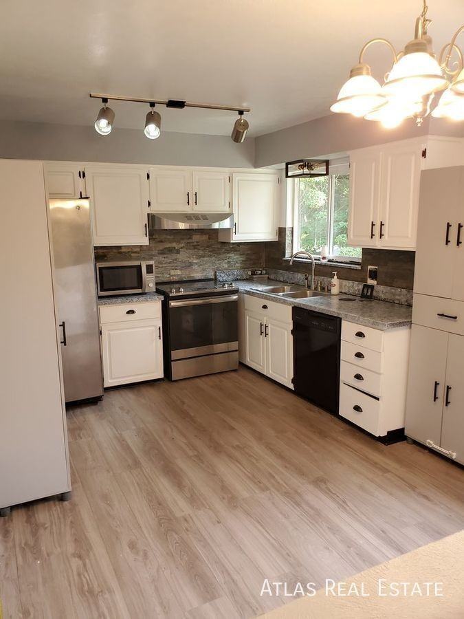 2252 S Memphis St - Photo 5 of 15