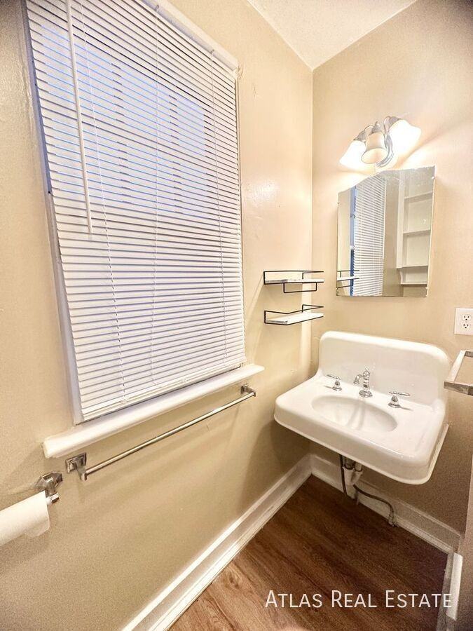 1516 N Cascade Ave #4 - Photo 3 of 23