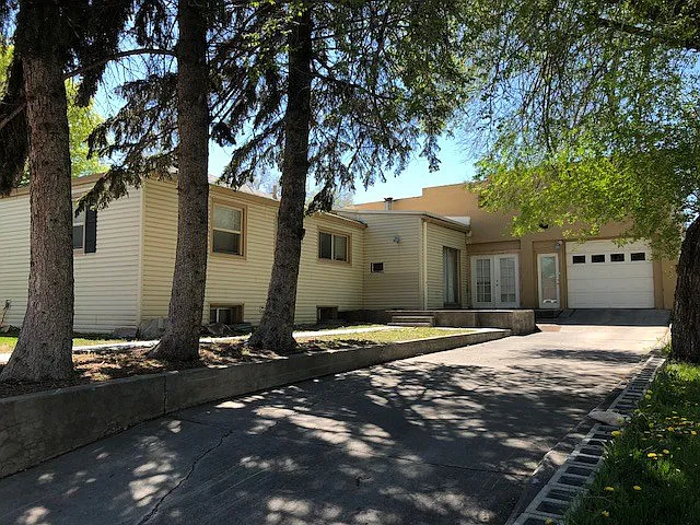 1600 Curtis Ave #2
