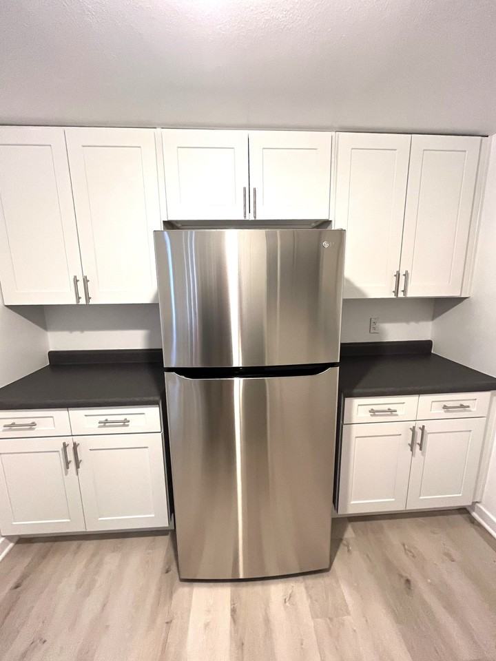 555 Oak St #301 - Photo 5 of 12