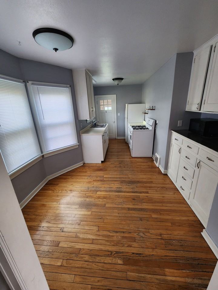 216 E Washington St - Photo 6 of 6