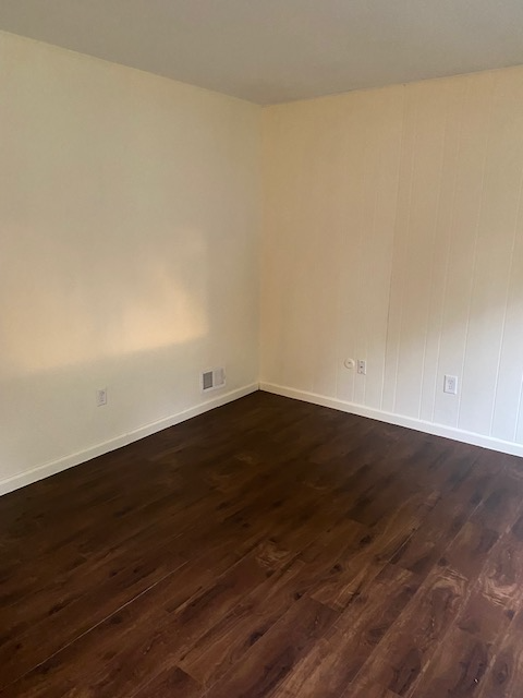 8075 Oak St - Photo 4 of 10