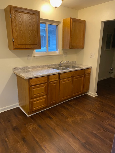 8075 Oak St - Photo 5 of 10