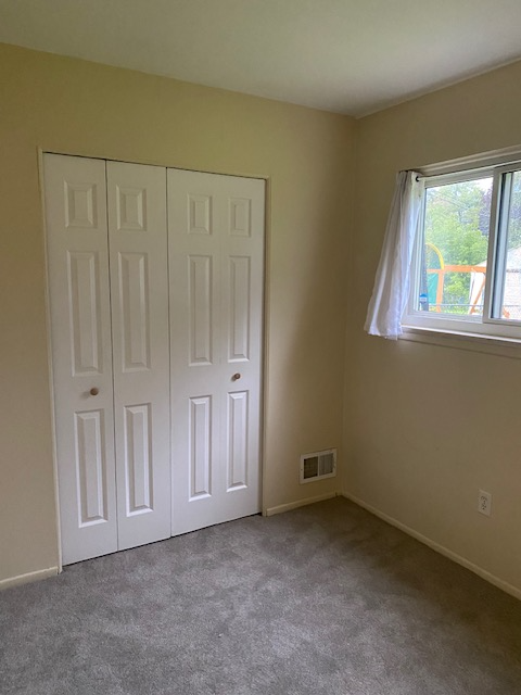 8075 Oak St - Photo 7 of 10