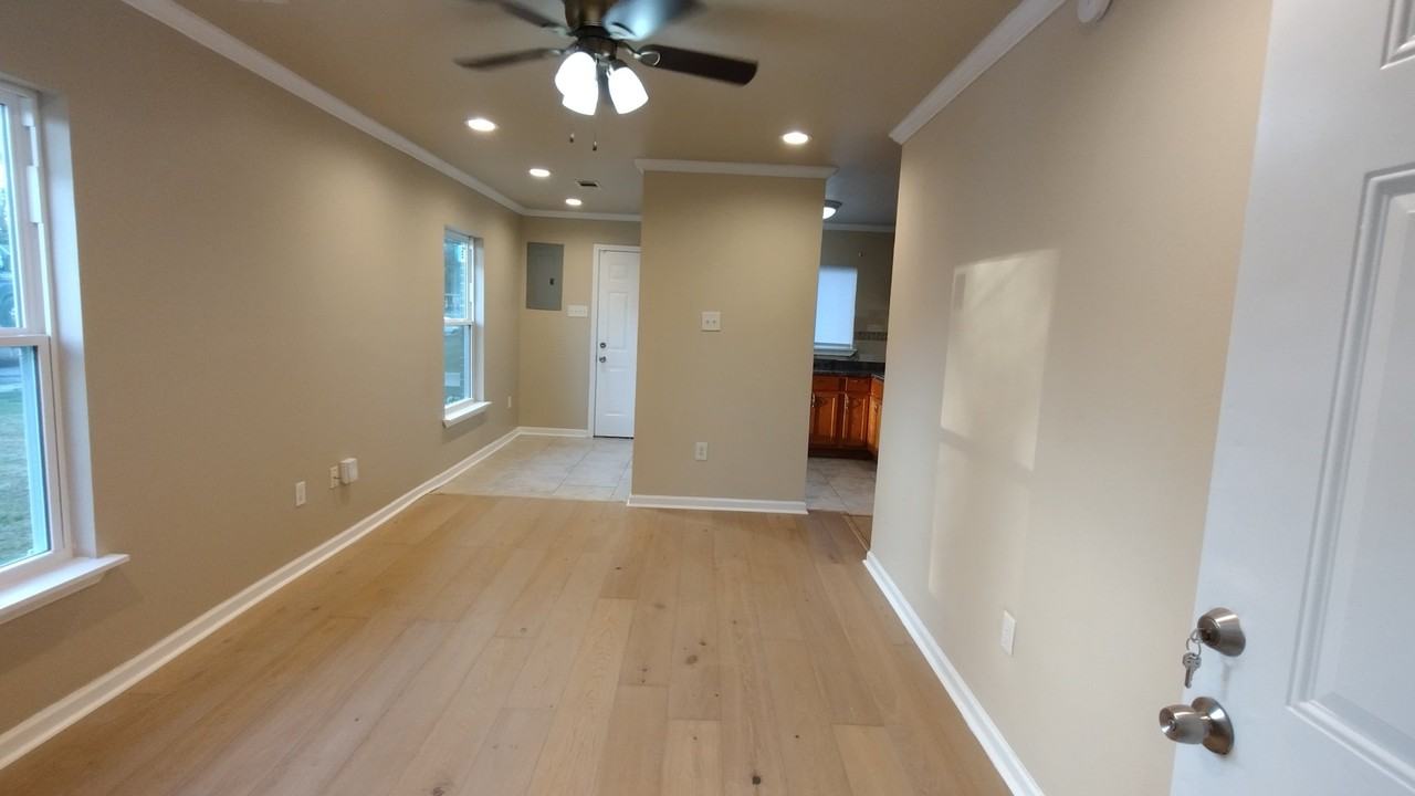 12246 Palmyra Dr - Photo 2 of 7