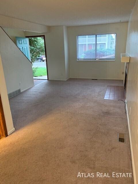 2361 Split Rock Dr - Photo 2 of 8