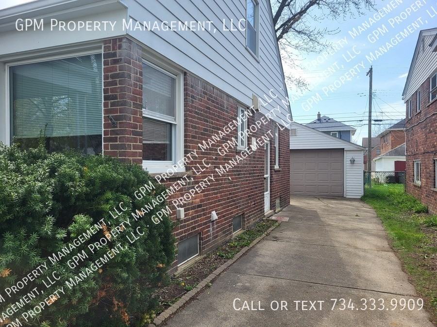 22155 Nowlin St - Photo 2 of 19