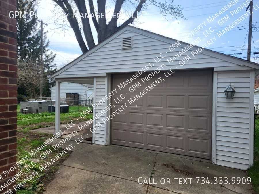 22155 Nowlin St - Photo 3 of 19