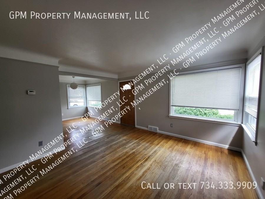 22155 Nowlin St - Photo 5 of 19