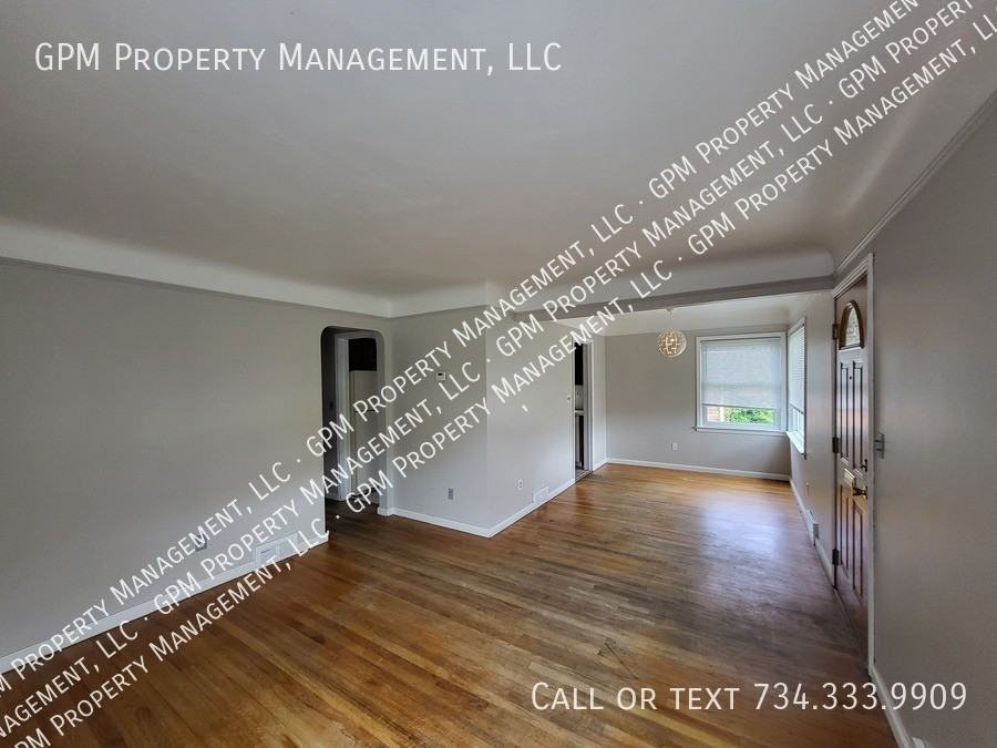 22155 Nowlin St - Photo 6 of 19