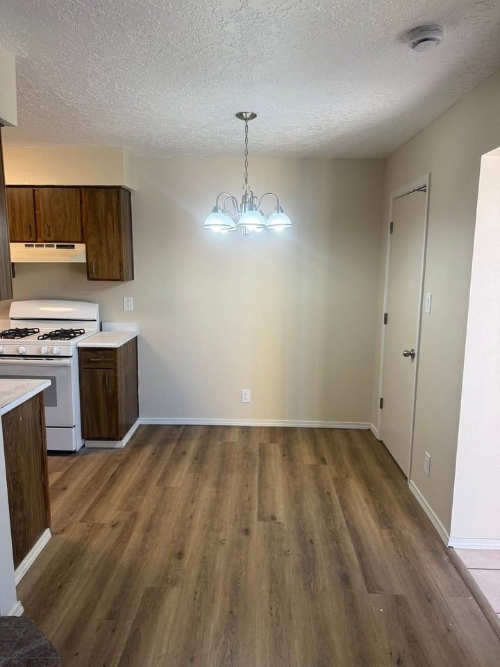 1326 San Pedro Dr Se #B - Photo 2 of 11