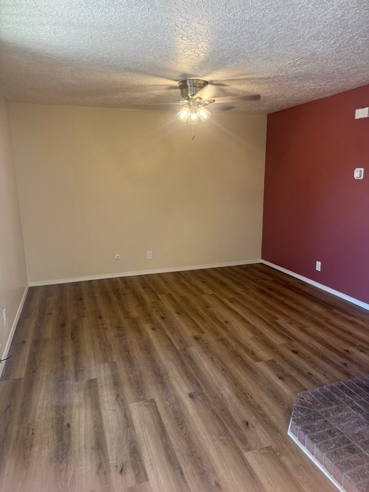 1326 San Pedro Dr Se #B - Photo 3 of 11
