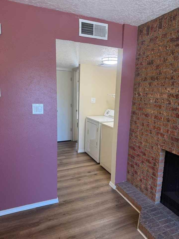 1326 San Pedro Dr Se #B - Photo 4 of 11