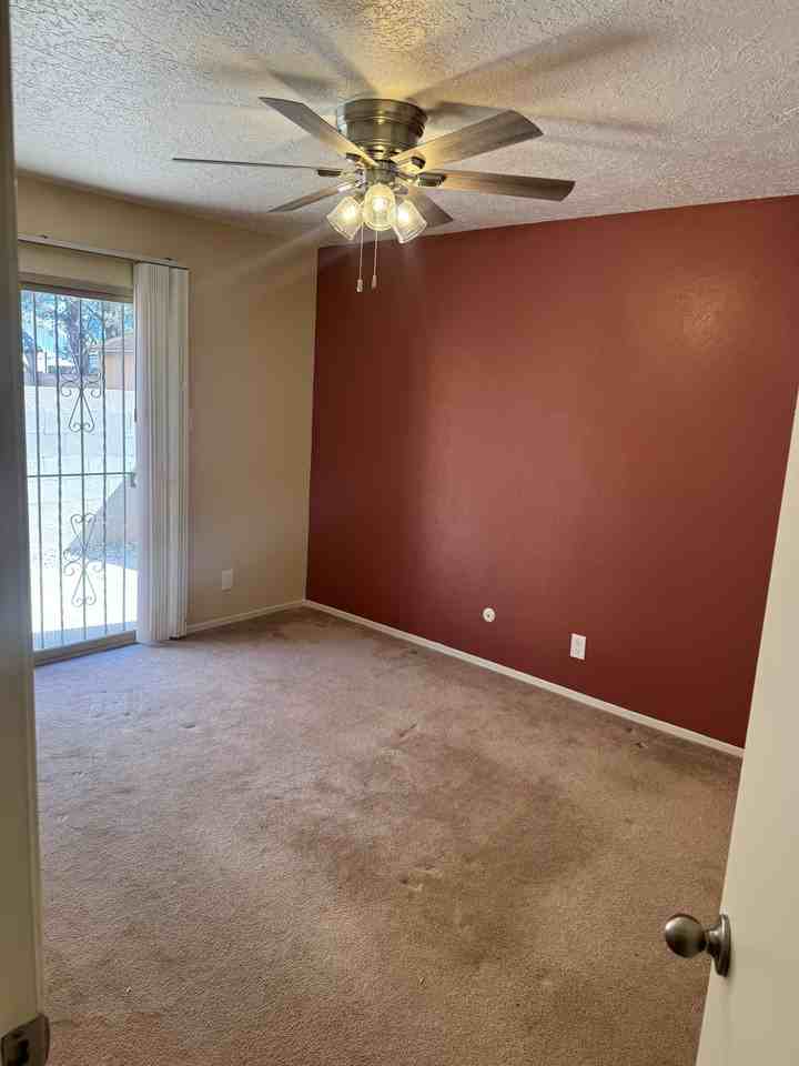 1326 San Pedro Dr Se #B - Photo 6 of 11