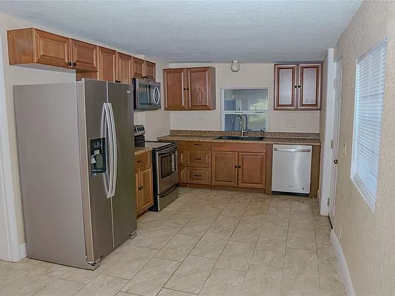 2500 Carver Ave - Photo 2 of 12