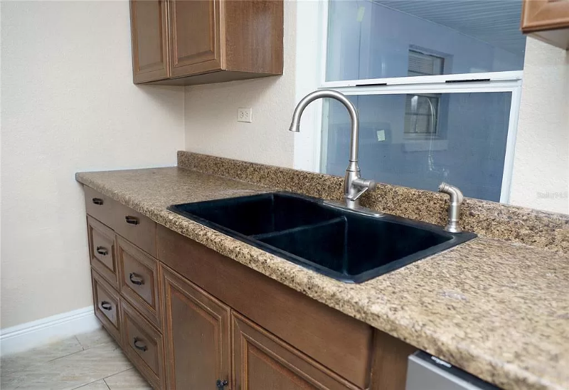 2500 Carver Ave - Photo 3 of 12