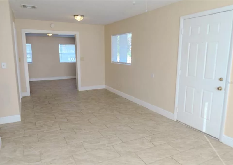 2500 Carver Ave - Photo 6 of 12