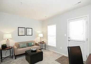 907 4th St Se - Photo 4 of 14