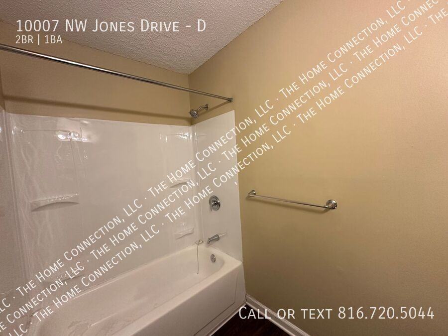 10007 Nw Jones Dr #D - Photo 7 of 13