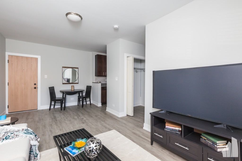 711 W Brompton Ave #53 - Photo 2 of 8