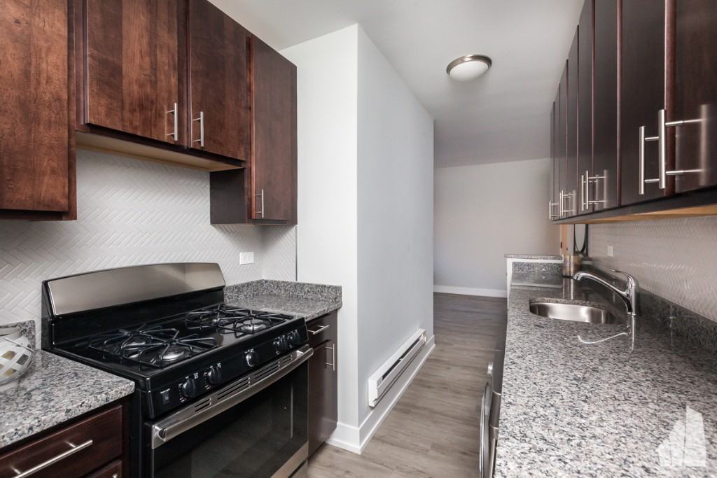 711 W Brompton Ave #53 - Photo 4 of 8