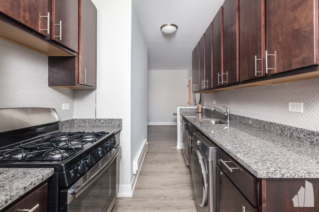 711 W Brompton Ave #53 - Photo 5 of 8