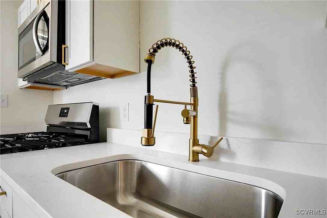 3139 Ellwood Ave #D - Photo 6 of 20