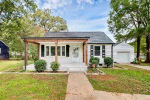 featured image of 5726 Oak Dr