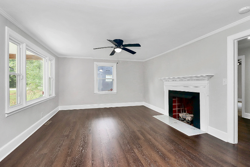 5726 Oak Dr - Photo 3 of 20