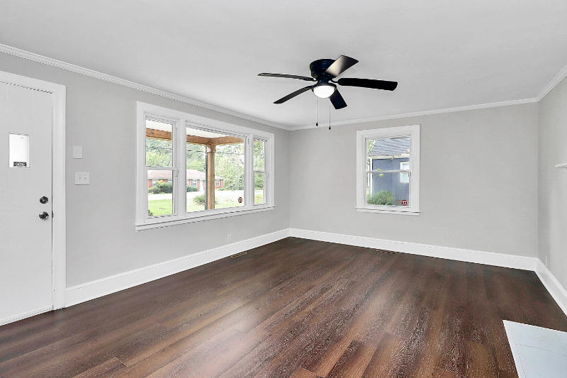 5726 Oak Dr - Photo 4 of 20