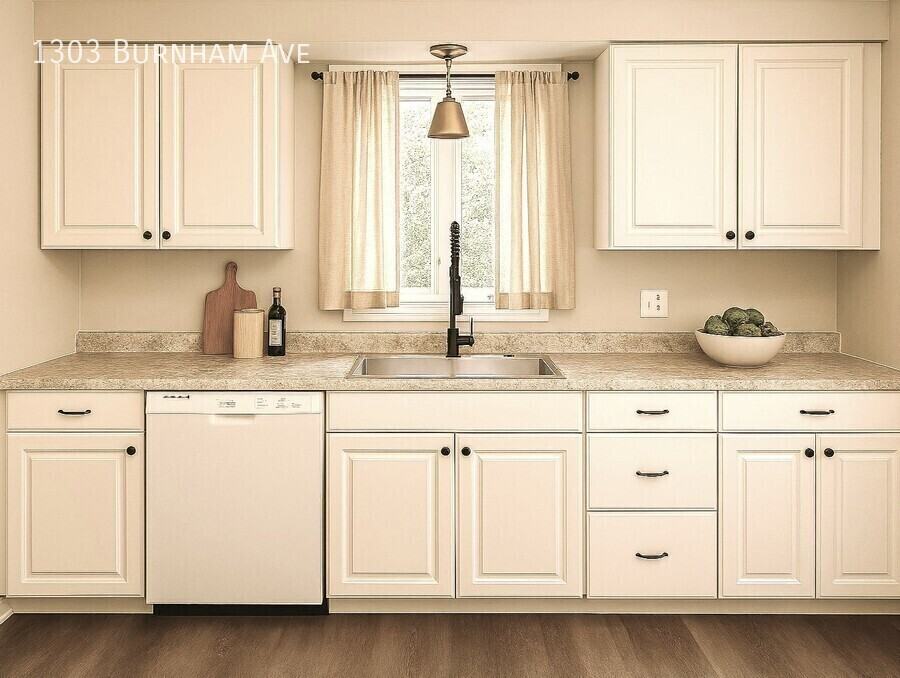 1303 Burnham Ave - Photo 3 of 11