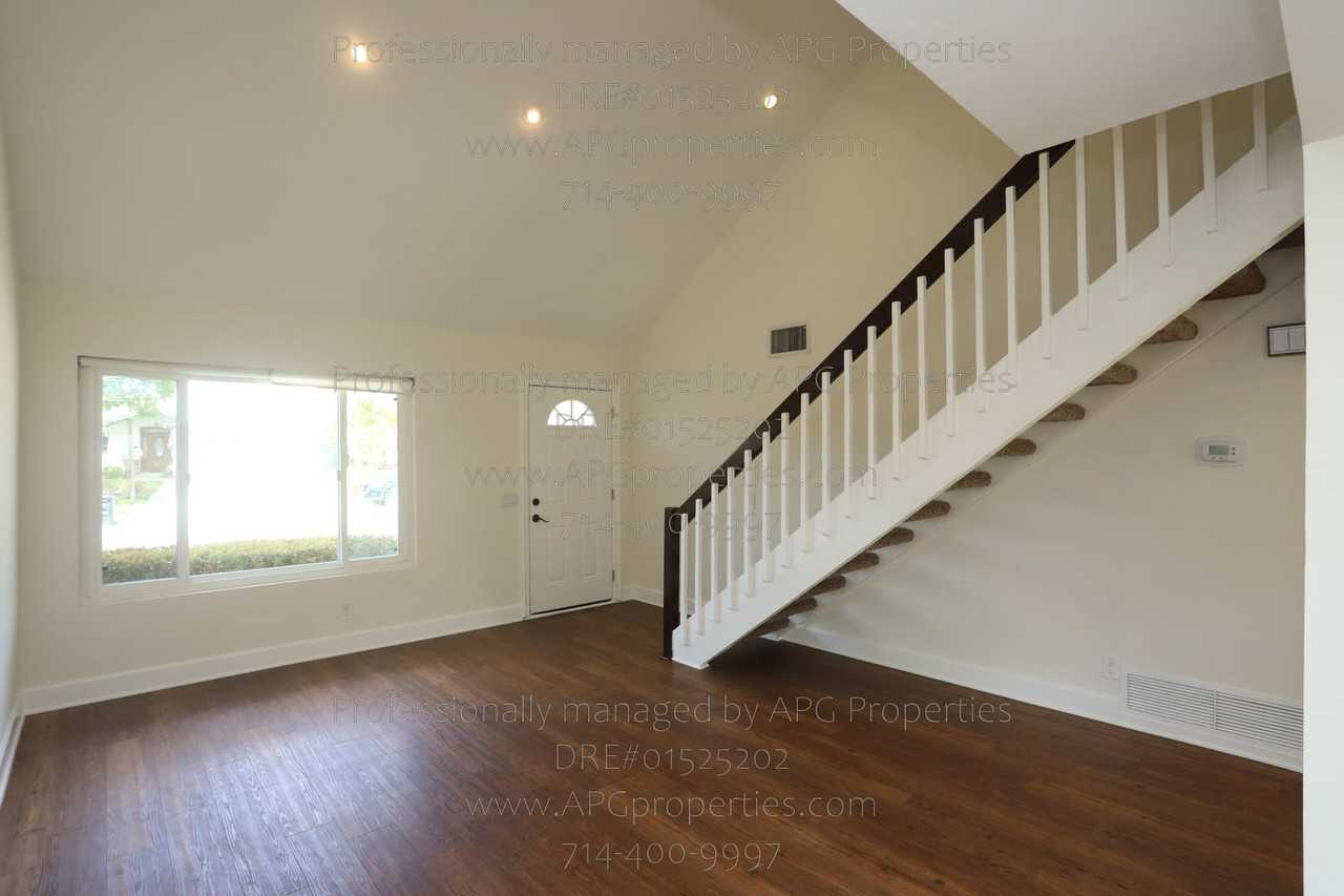 25502 Mcintyre St - Photo 2 of 31